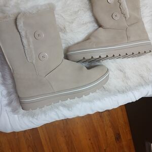 Skechers Women's Beige Winter Boots